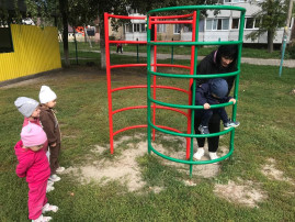 Безопасность детей на прогулке Безопасность детей на прогулке.